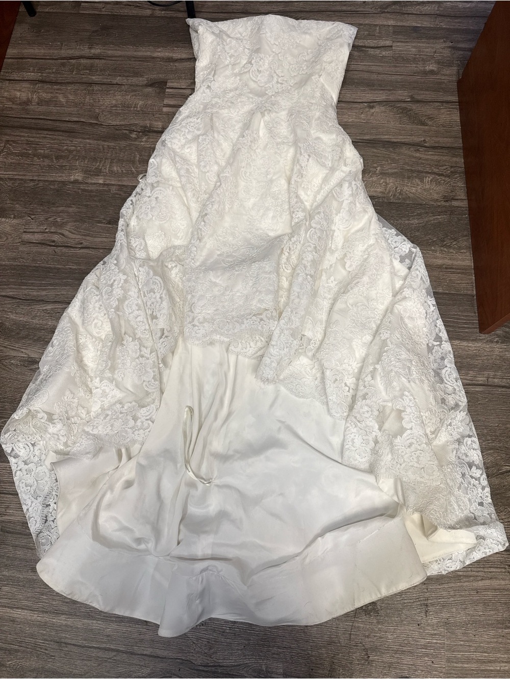 Isabelle Armstrong
Wedding Dress in White - Picture 6 of 10